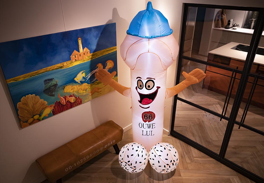 indoor Abraham "ouwe lul"